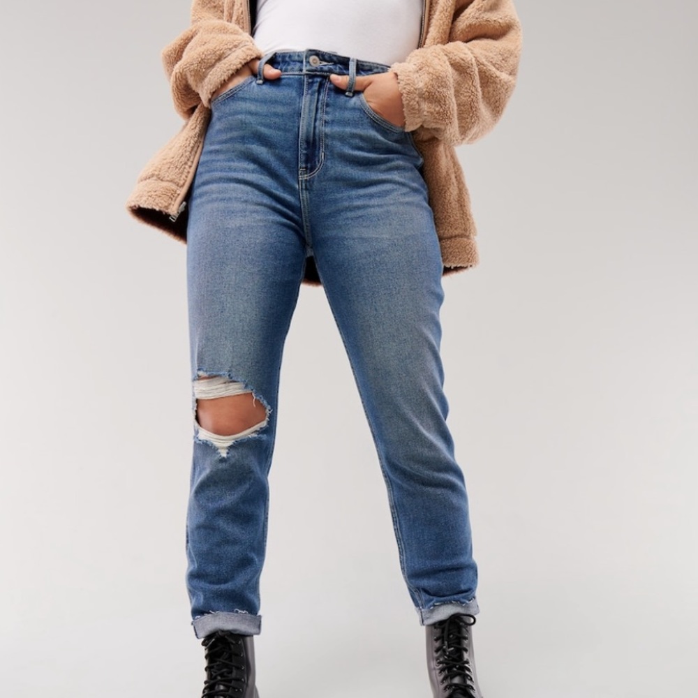 Hollister Ultra High Rise Mom Jeans